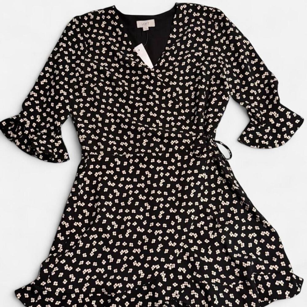 NWT LOFT Outlet wrap dress in a sweet black-and-cream ditsy floral print Sz 2